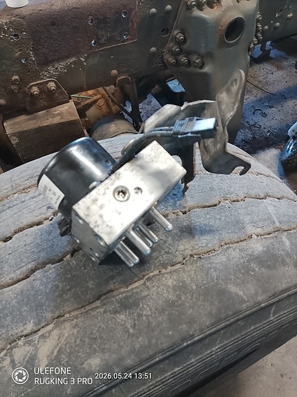 Myydään Volvo V70 abs pumppu