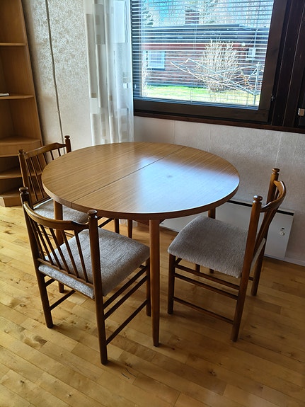 Pyöreä pöytä jatkopalalla, vintage