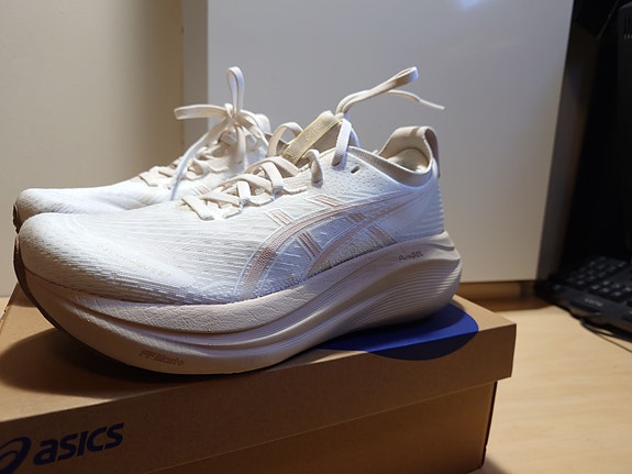 Asics Nimbus 27 juoksukengät. Koko 40 kuin uudet