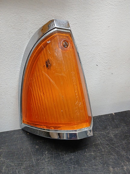Ford 17M ja 20M jne etuvilkku.