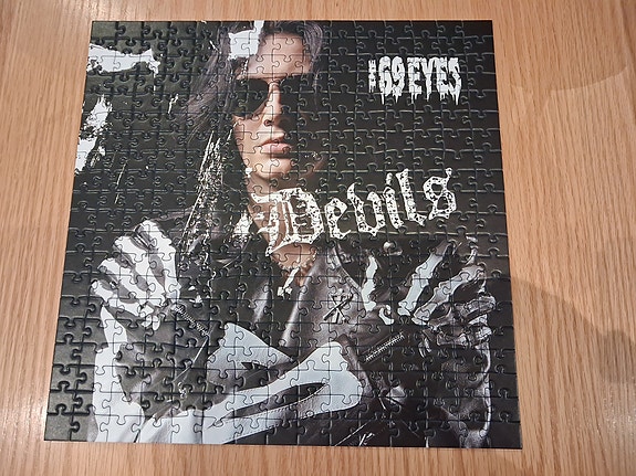 The 69 eyes palapeli ja cd