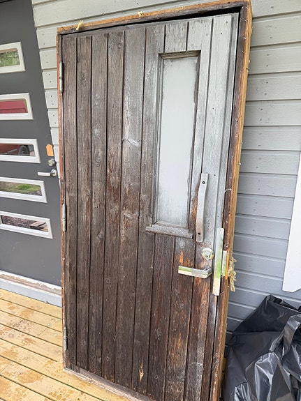 Vanha ulko-ovi 9*19.  Abloy lukko 3 avainta. Kahva.