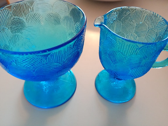 Iittala sininen lasinen kermakko ja sokerikko