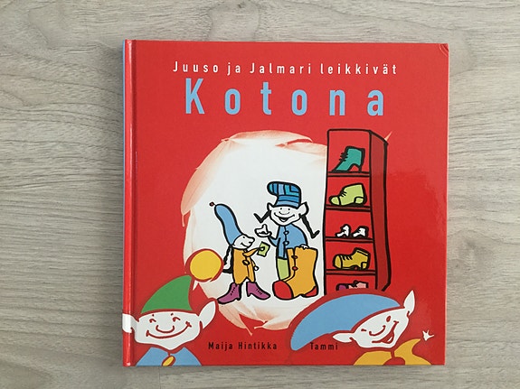 Satuleikkikirja Juuso ja Jalmari leikkivät kotona, kuin uusi