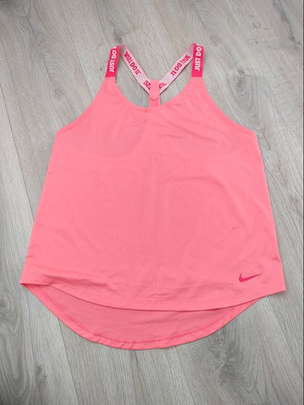 Nike treenitoppi