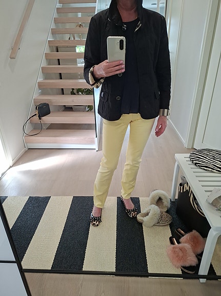 Burberry tikattu takki M musta