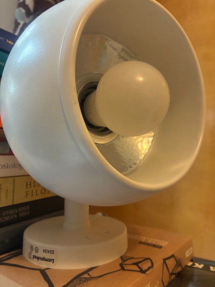 Valkoinen Lampukas seinävalaisin