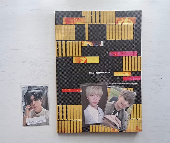 Myydään Stray Kids Yellow Wood ja I Am Not albumeja
