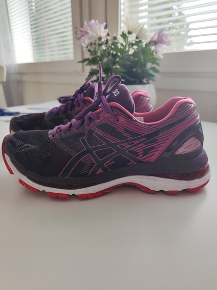 Asics juoksukengät