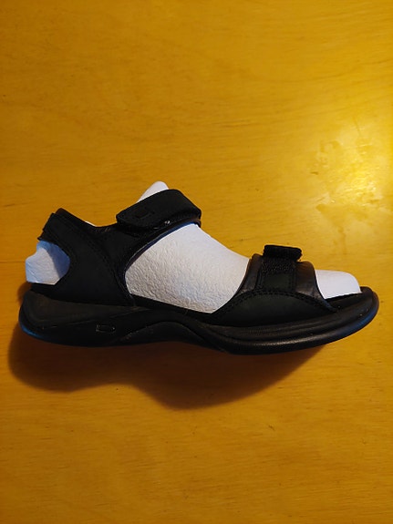 Clarks sandaalit