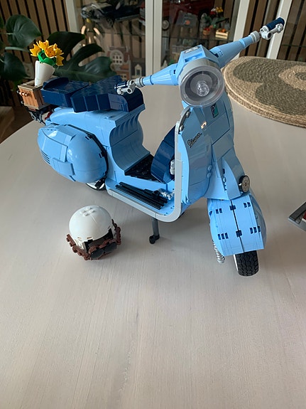 LEGO Icons Vespa 125 10298