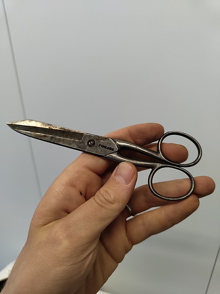 Vanhanajan metalliset Fiskars sakset