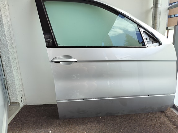 BMW X5 e53 etu vasen ovi, hopea