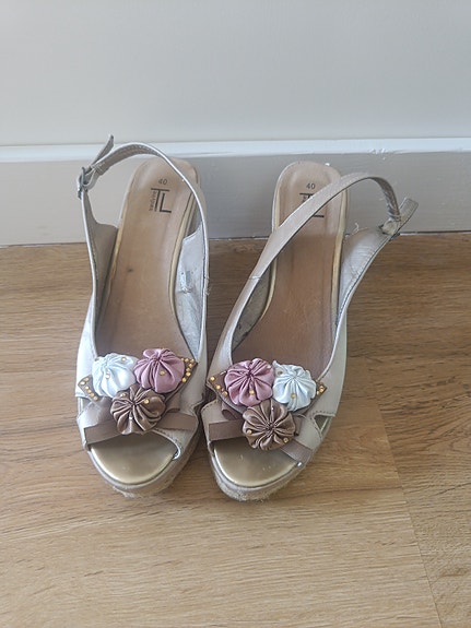 beige kiilakorkokengät 40