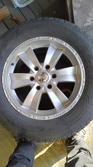Incubus Off-Road 18" renkaat ja alumiinivanteet 265/60R18