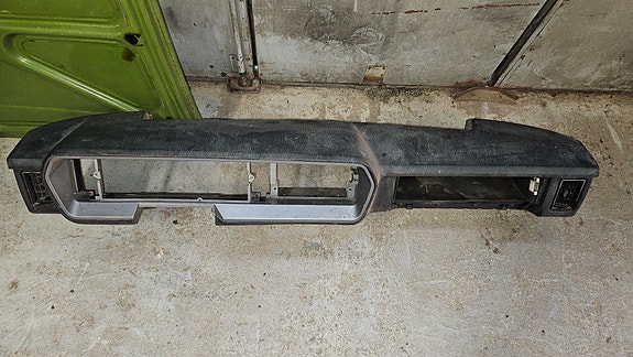 Fiat 131 kojelauta, ei ole halki