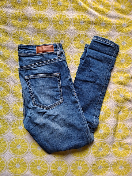 Venyvät siniset slim farkut