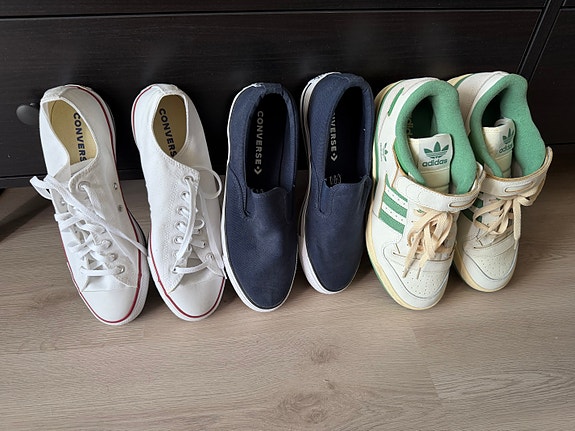 Converse ja Adidas miesten kengät uudehkot