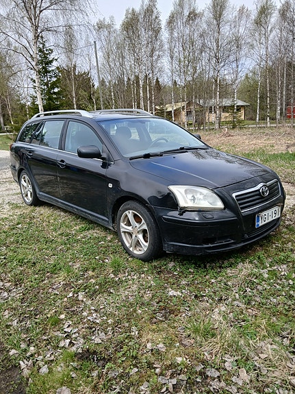 Toyota Avensis 2,0B -06