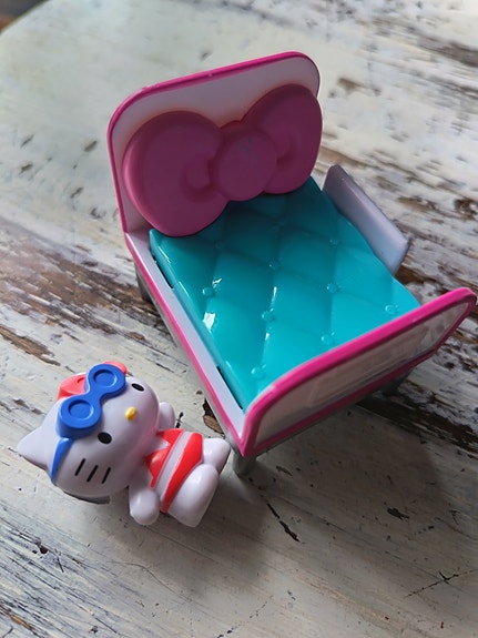 Hello Kitty sänky ja figuuri