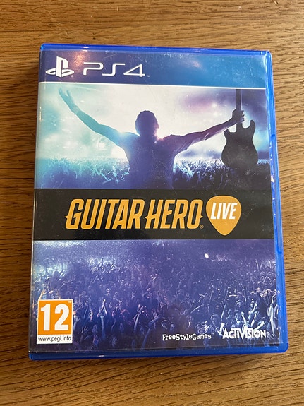 Playstation 4 Guitar Hero Live -peli