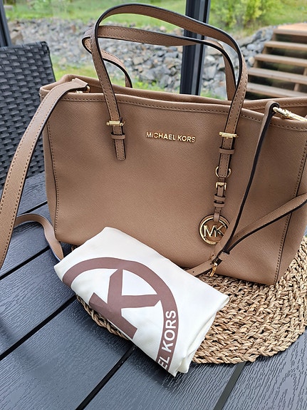 Michael Kors Jet Set Travel tote / crossbody – beige