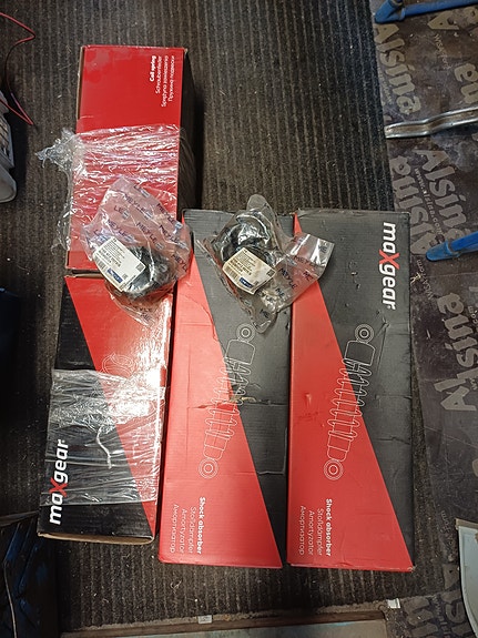 Vw Golf 4 etuiskarit ja jouset