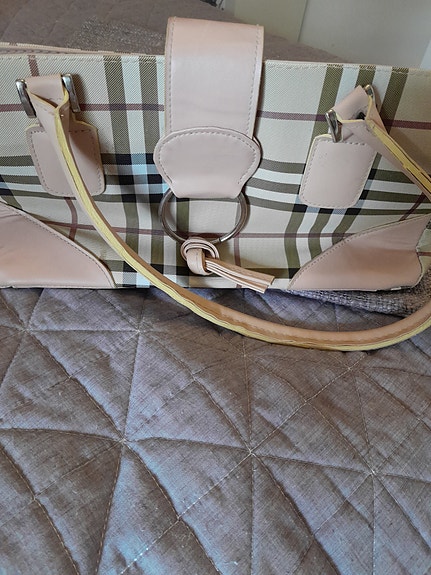 "Burberry" tekonahkainen ruudullinen käsilaukku