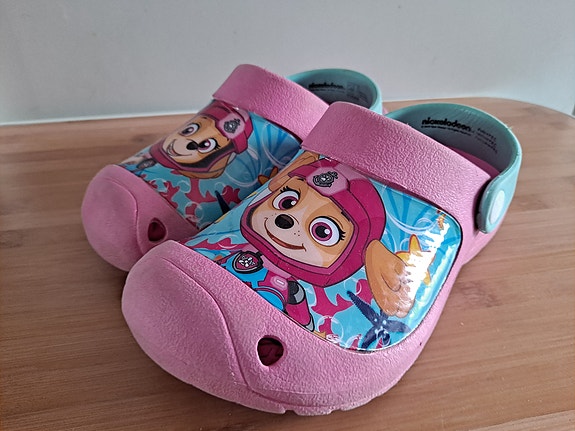Nickelodeon-sandaalit (crocsit), koko 32
