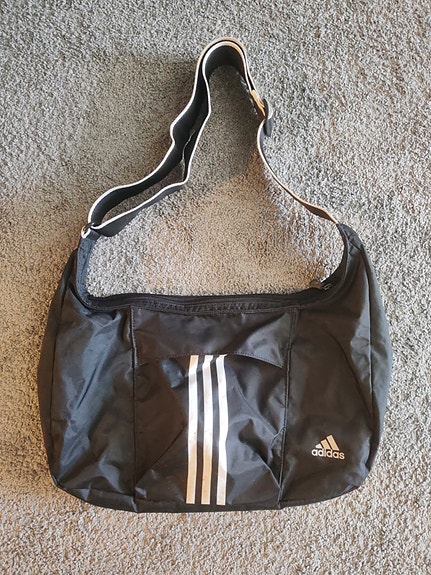 Adidas laukku