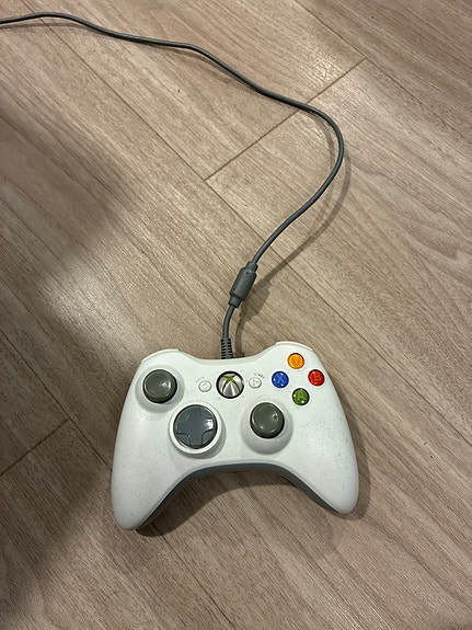 Langallinen Xbox 360 peliohjain