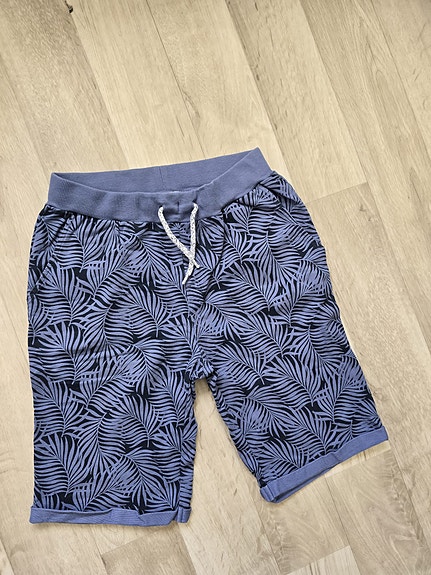 Siniset shortsit 158