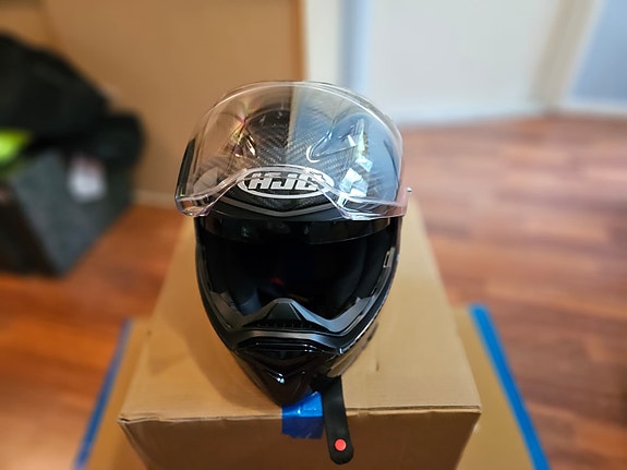 HJC F70 hiilikuitukypärä