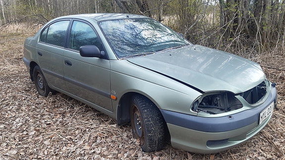 Toyota Avensis 2,0diesel -01