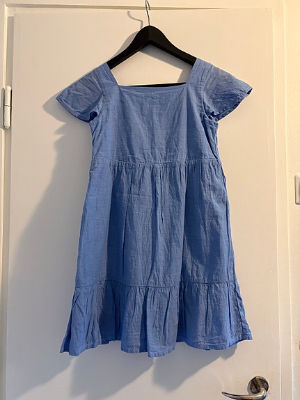 Vaaleansininen mekko