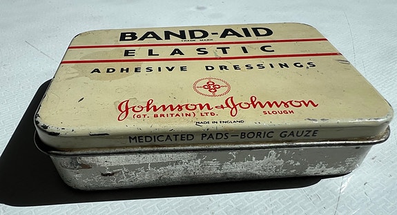 Johnson & Johnson Band-Aid metallirasia