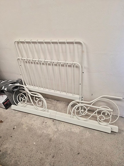 IKEA minnen sänky