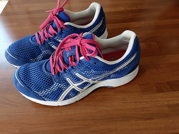Asics juoksukengät