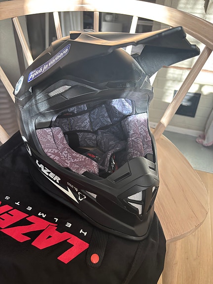Motocross kypärä Lazer X8