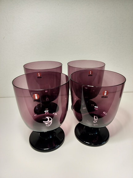 Upeat Iittala Lempi -lasit 4 kpl, tumma lila (Matti Klenell)