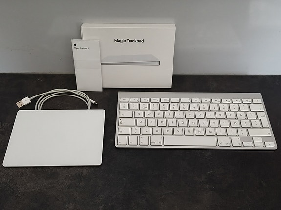 Apple Magic Keyboard + Magic Trackpad 2