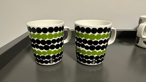 Marimekko Oiva Räsymatto -muki, vihreä-musta