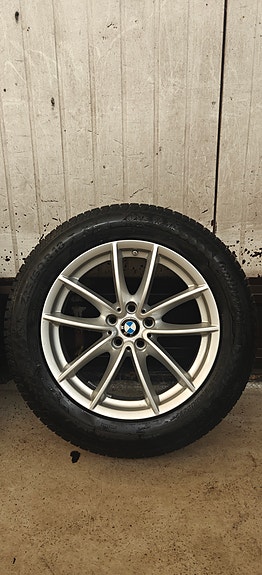 BMW alkuperäiset 18" alumiinivanteet + Continental kitkarenkaat