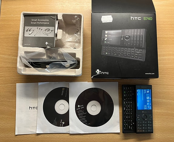 HTC S740 retro Windows Mobile 6.1 puhelin