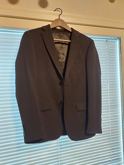 Dressmann puku 170 cm kokoiselle/ 42