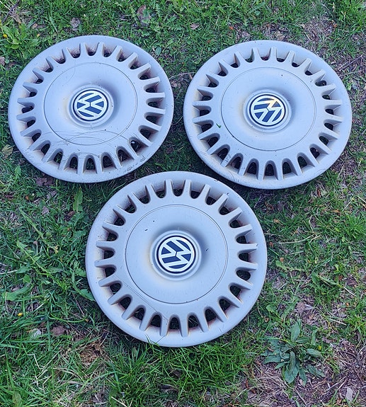 VW orig. 15" kapselit, mm. Passat vm. 1999. 3 kpl