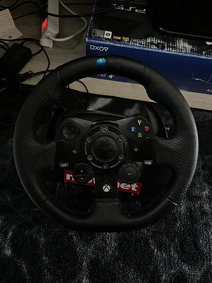 Logitech G923 rattiohjain ja polkimet Xboxille / PC:lle