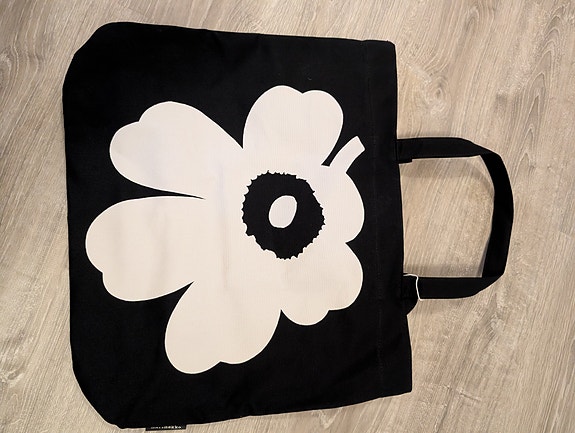 Marimekko Unikko kangaskassi musta-valkoinen Torna