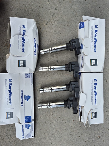 VW / Audi A3 1.4 TFSI sytytyspuolat 4kpl 2011vm 60tkm