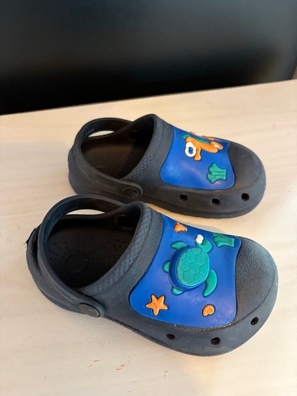 Lupilun sandaalit ”crocsit” koko 25